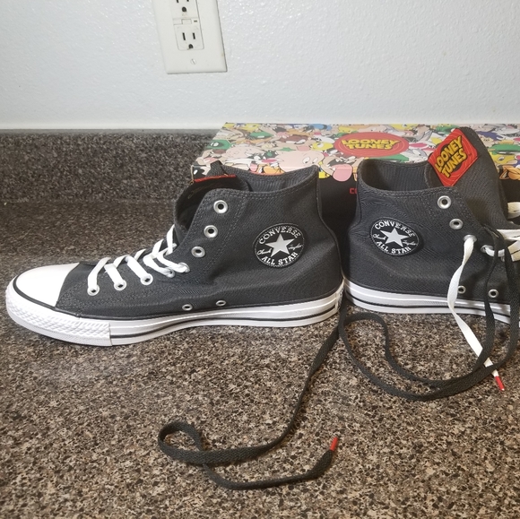 Converse Chuck Taylor All Star Looney Tunes High Top 160901F-001 Mens Size 11 - Picture 3 of 7